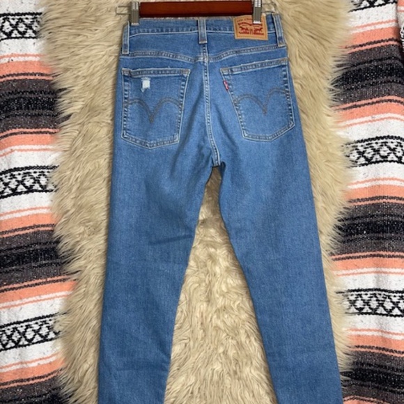 Levi's • 'Wedgie' Skinny Jean • Blue Distressed • 26 - Picture 12 of 13